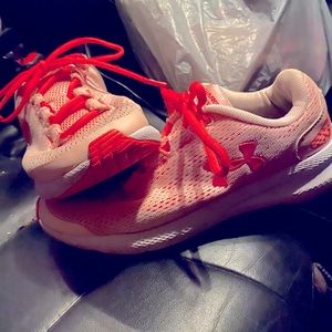 Girls UA tennis shoes